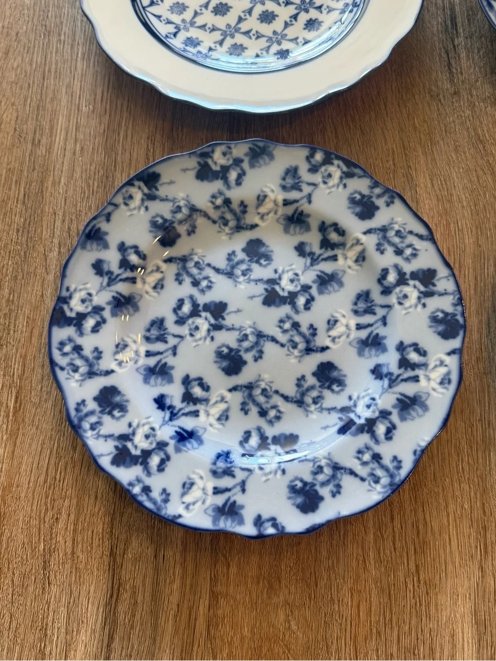 4pc Harry & David Blue & White Vintage Inspired Flow Blue Style Floral Plates 8